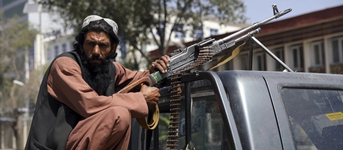 Αφγανιστάν: Ένοπλοι Ταλιμπάν διώχνουν γυναίκες από τις δουλειές τους (βίντεο)